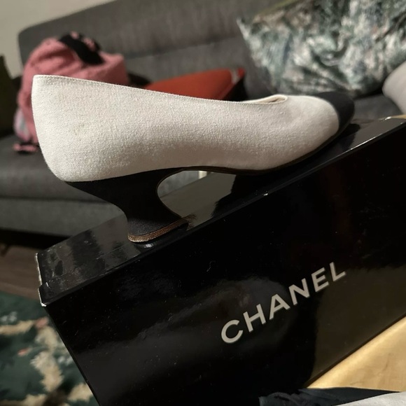 Vintage Chanel Blanche Black White 38 // US 8 - Picture 4 of 11